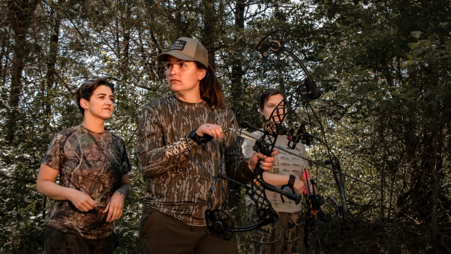 hunting-bow-women svg+xml;charset=utf